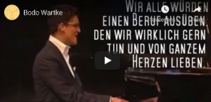 Bodo Wartke- Liveauftritt mit dem Song "Das falsche Pferd" ("... was, wenn doch?")